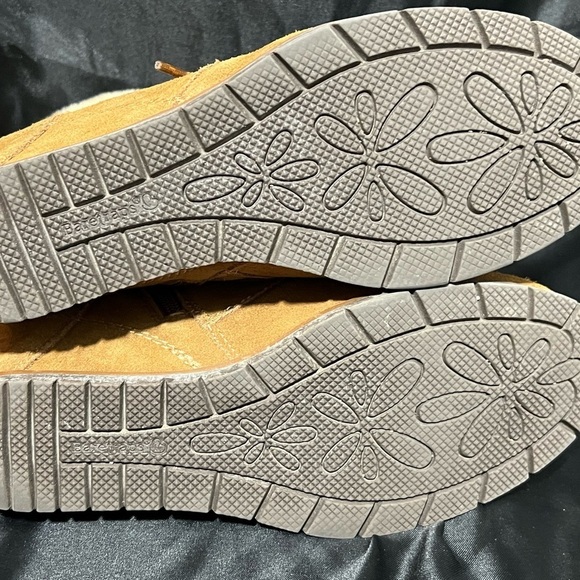 Baretraps- Women’s Brown Wedge Leather/Faux Fur Boots Sz 8.5 - Picture 9 of 10